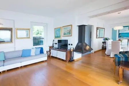 Vila Villa Arona